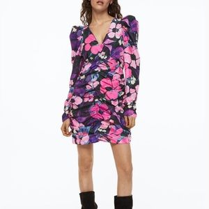 NWT H&M Gathered Puff-sleeved Dress